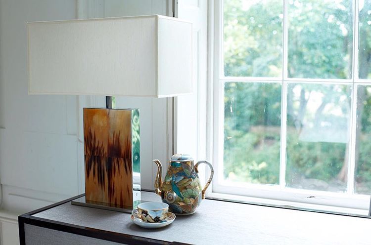 Rectangular horn lamp with teaset
