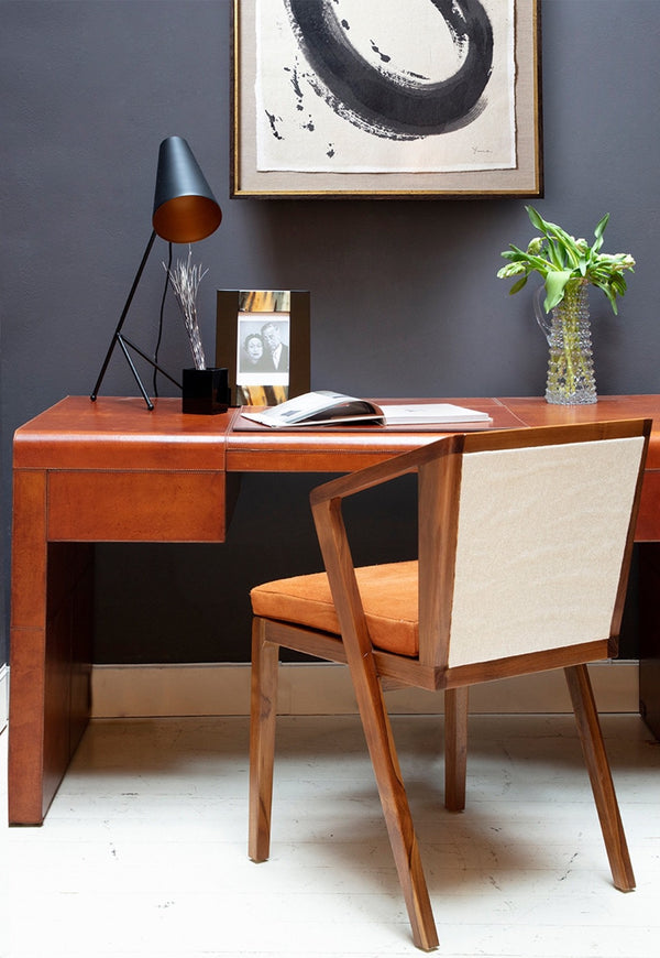 Arca horn frame with lacquered wood on metro desk with geo chair
