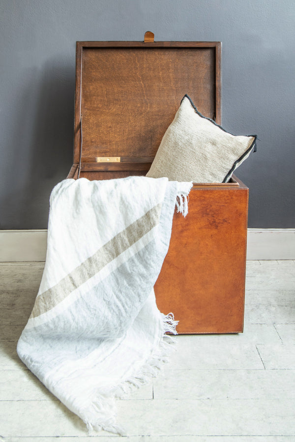 Havana Storage Cube Open with Pillow and Blanket
