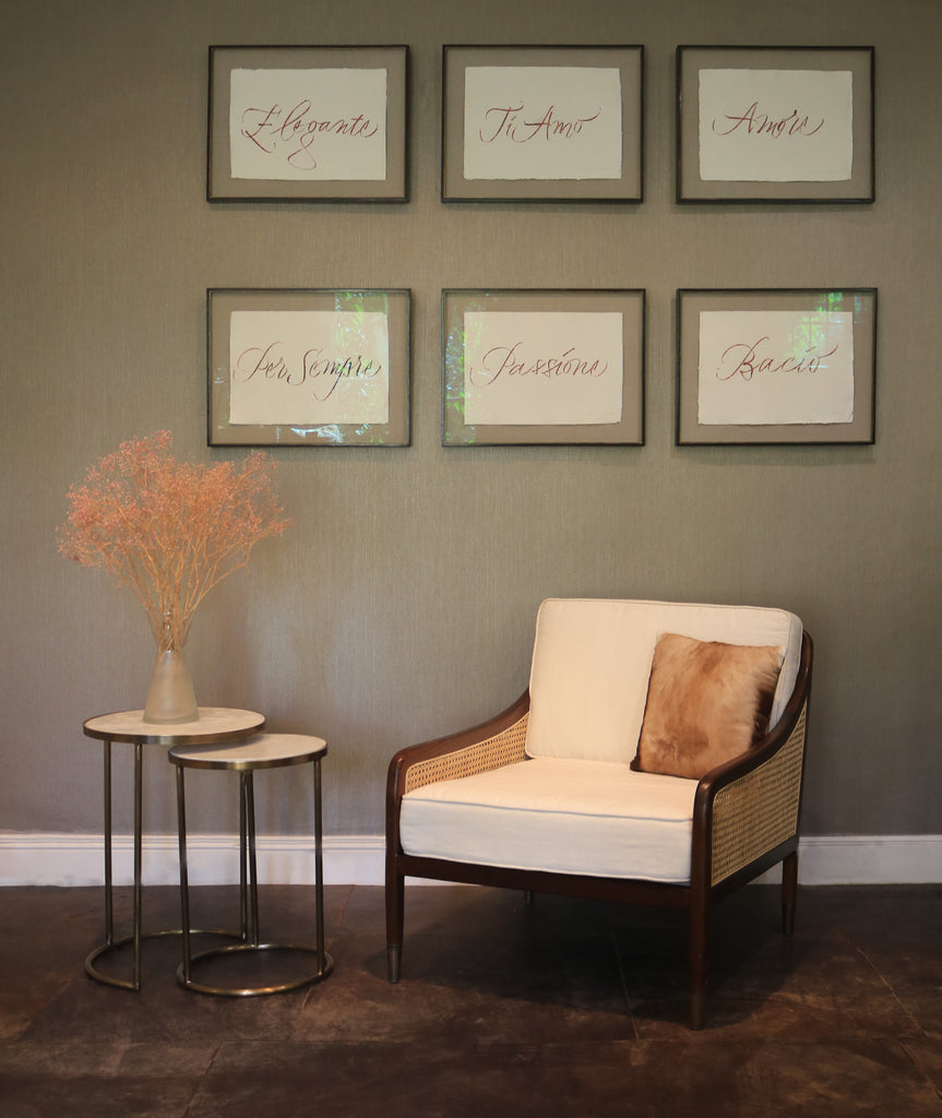 Safari armchair with pictures and sidetables